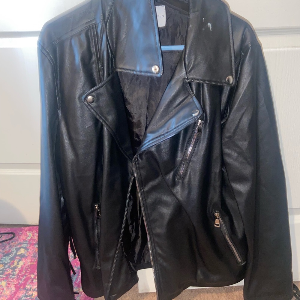 LEATHER FRINGE JACKET